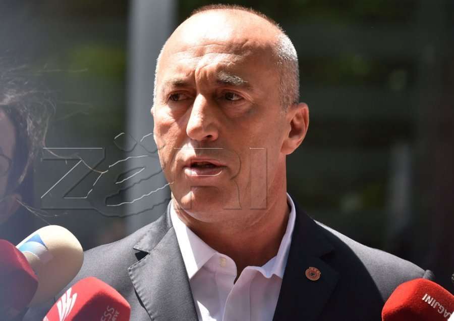 Haradinaj thërret qytetarët në protestë kundër taksës së re prej 5 euro për regjistrim të veturave