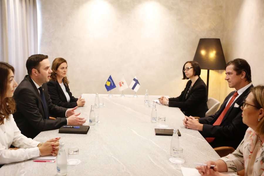 Abdixhiku takim me nënsekretarin e Finlandës, diskutojnë për dialogun Kosovë – Serbi dhe liberalizimin e vizave