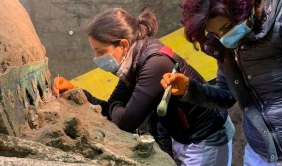 Arkeologët zbulojnë një qerre ceremoniale në Pompeii