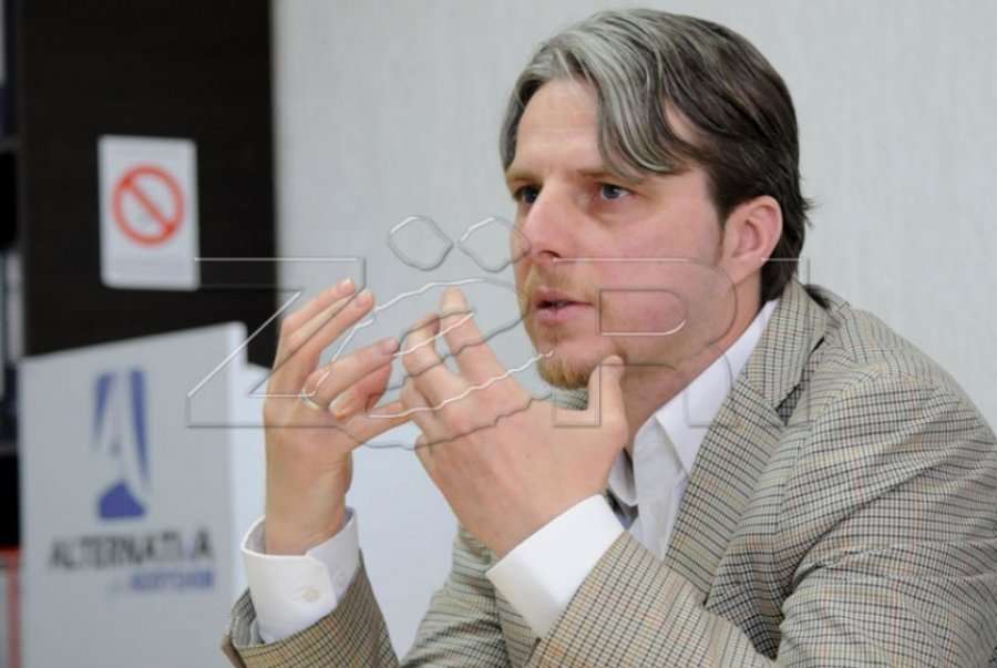 Arifi: Shërbimet sekrete serbe na vëzhgojnë se kush e vendos flamurin në Preshevë