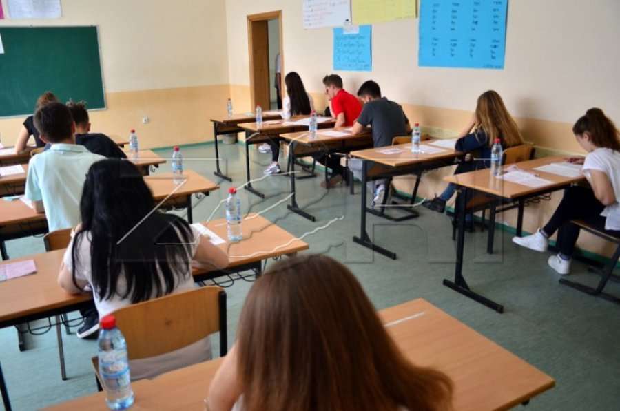 Kërkohet të mos ketë shtyrje të testit të arritshmërisë dhe maturës, nisin përgatitjet