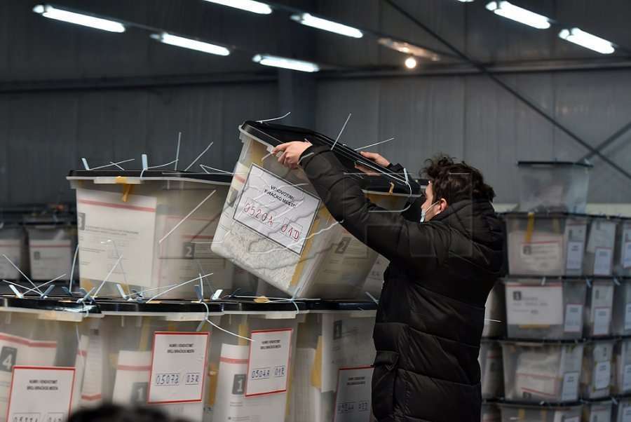 Nis rinumërimi i votave të AAK-së, të pranishëm edhe hetues