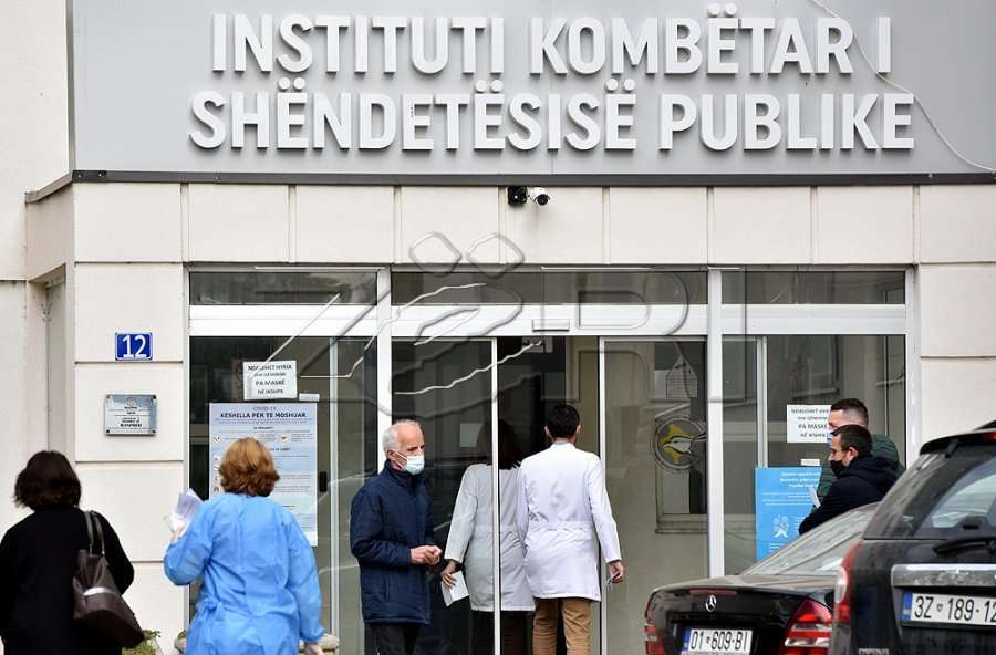 12 të vdekur dhe 871 raste me COVID-19 në Kosovë