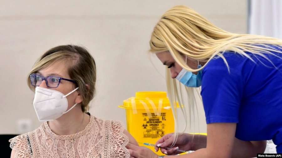 Mali i Zi merr dozat e para të vaksinës Pfizer/BioNTech