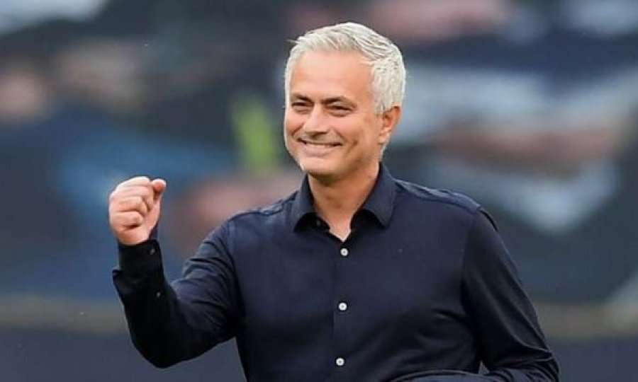 Zyrtare: Jose Mourinho emërohet trajner i Romës