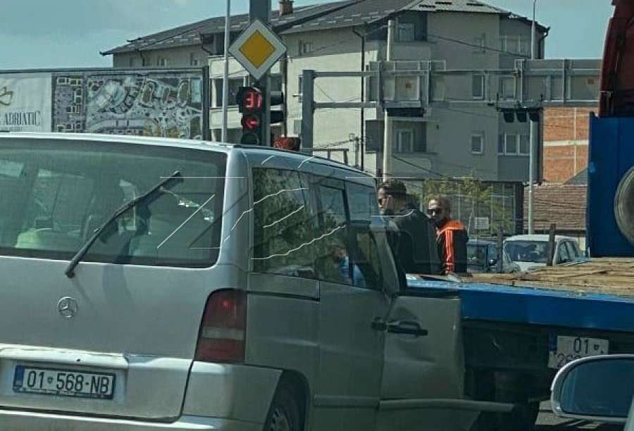 Aksident në Fushë-Kosovë (Foto)