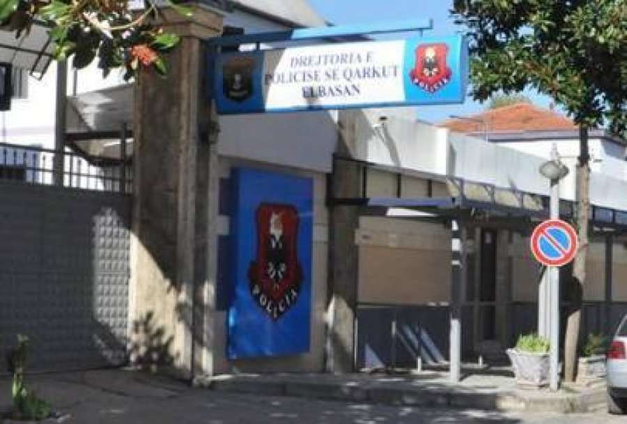 Burri qëllon me armë gruan para Gjykatës së Elbasanit