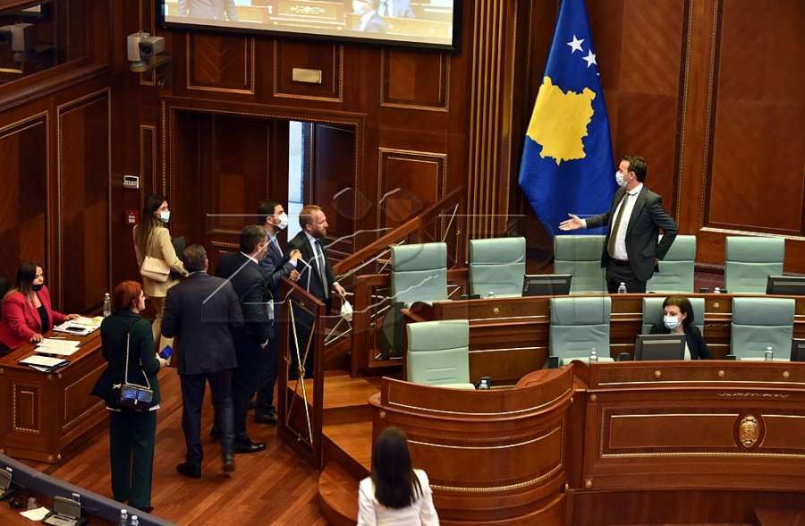 Faton Peci: Memli Krasniqi më tha “hajde në hollin e Kuvendit të bëj llom”