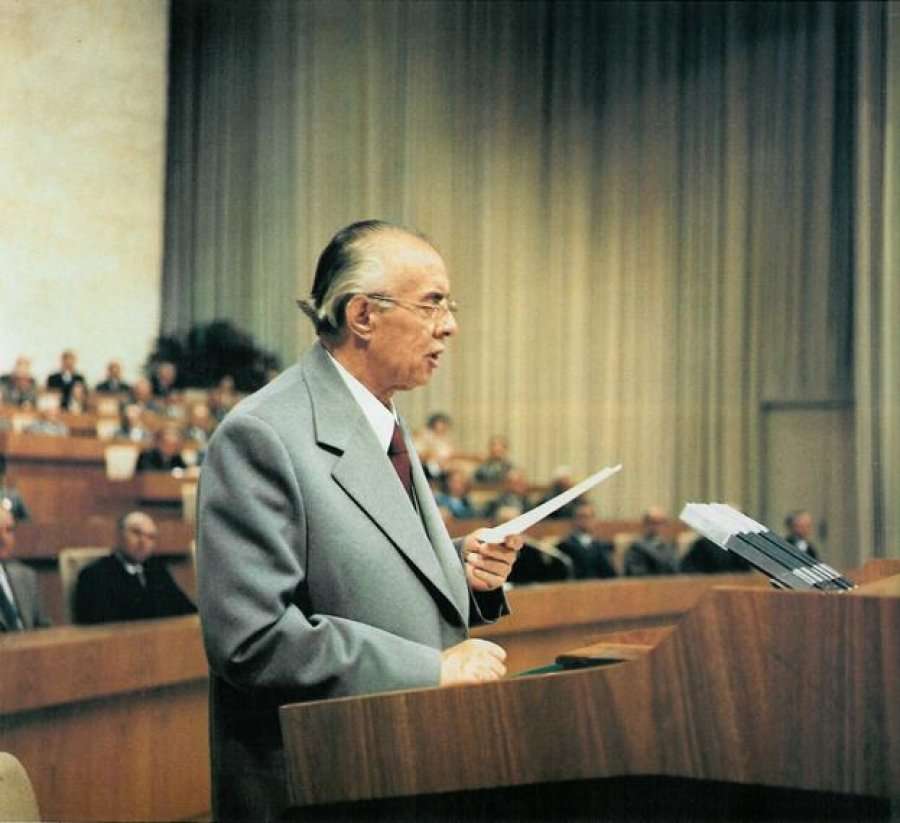 “Titoja, Moshe Pijade, Miladin Popoviçi kanë folur, por Kosova nuk qetësohet duke hequr Mahmut Bakallin”, çfarë shkruante Enver Hoxha në ditarin e tij më maj ’81?