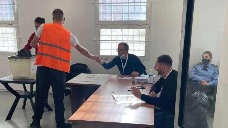 Votojnë 397 të burgosur