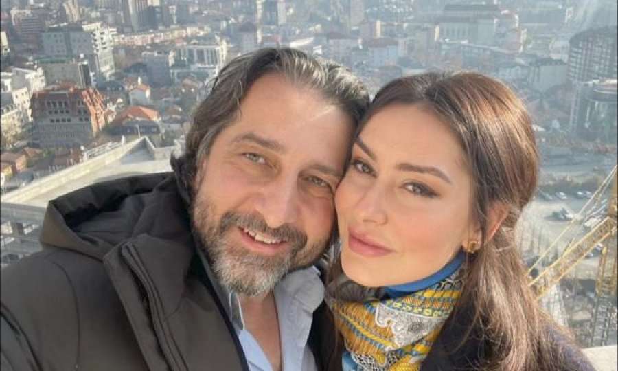 Pas votimit, Rama publikon fotografi me bashkëshorten e tij