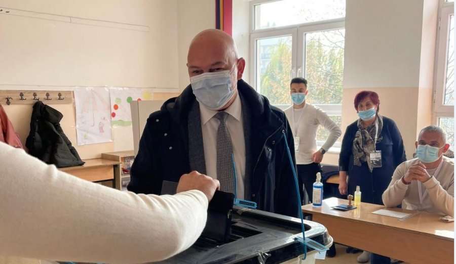 Gjini fton qytetarët që të dalin të votojnë