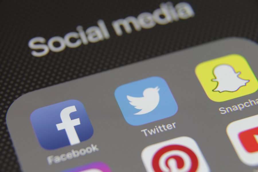 Keqpërdorimi i të miturve në rrjetet sociale është në rritje