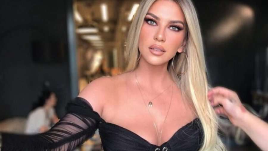 Leonora Jakupi pranon mirënjohjen “Nderi i mërgatës shqiptare”