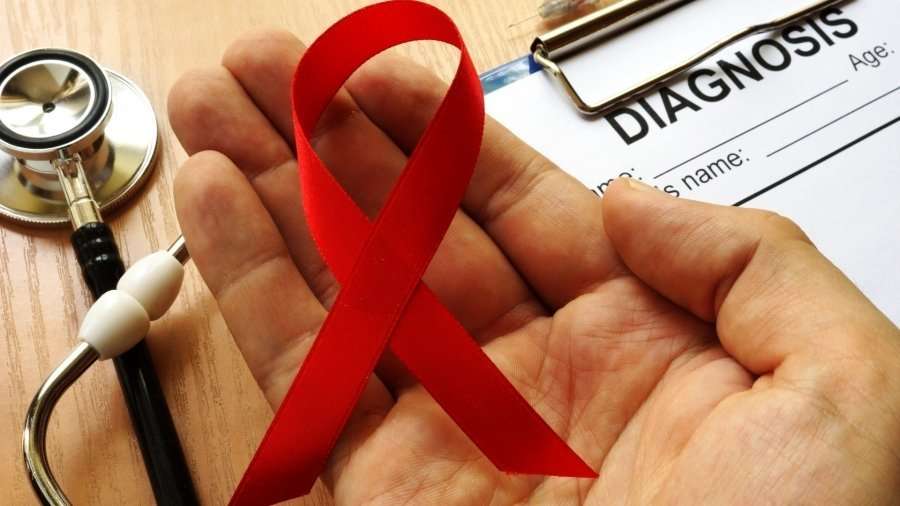 Më shumë meshkuj nën 20 vjeç të prekur nga HIV/AIDS në Shqipëri, thotë mjeku Arjan Harxhi