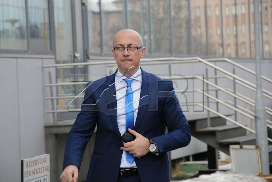 Kurti nuk do ta shkarkojë Rakiqin