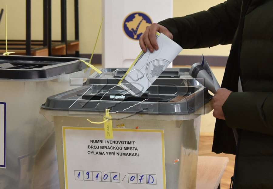 Komisioneres së LVV në Gjilan i ndalohet pjesëmarrja në procese votimi për 5 vite – shkeli heshtjen zgjedhore