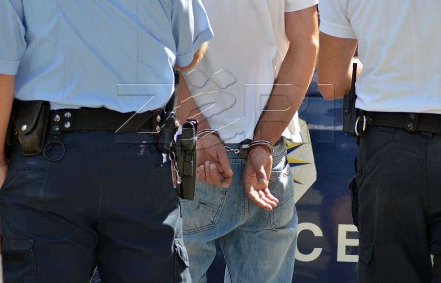 Arrestohet një person në Ferizaj, shëtiste me armë zjarri në brez nëpër qytet