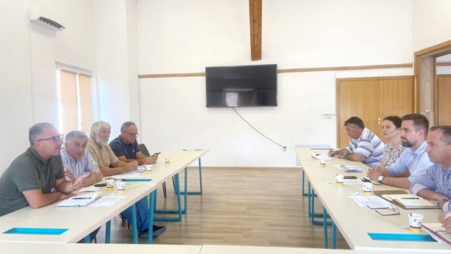 Drejtorët komunalë të arsimit kërkojnë miratimin e Ligjit të Pagave