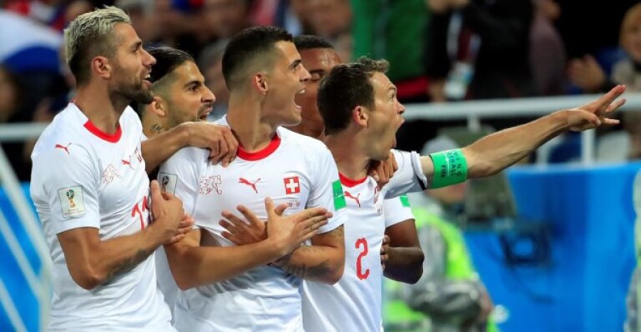 Formacionet zyrtare: Serbi - Zvicër, Shaqiri e Xhaka nga minuta e parë