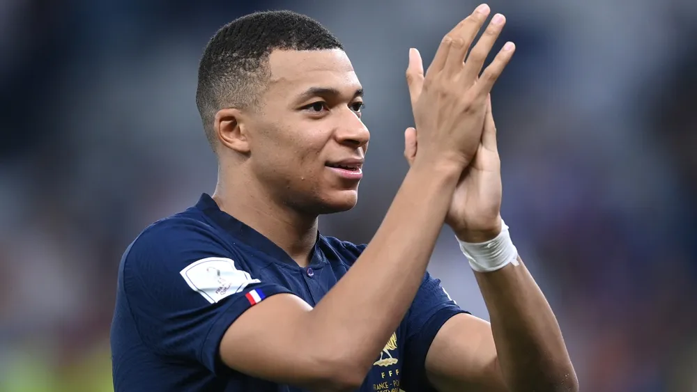 “Mbappe jashtë planetit si Messi dhe Ronaldo”