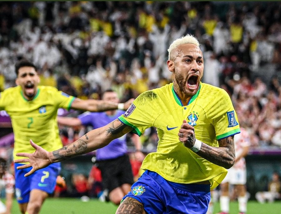 Brazili kalon në epërsi ndaj Kroacisë, shënon Neymari