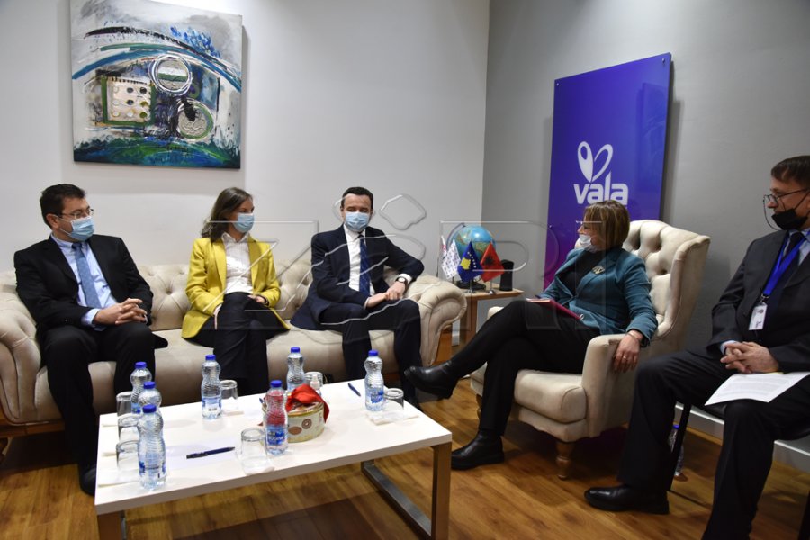 Kurti e Rizvanolli vizitojnë Telekomin e Kosovës