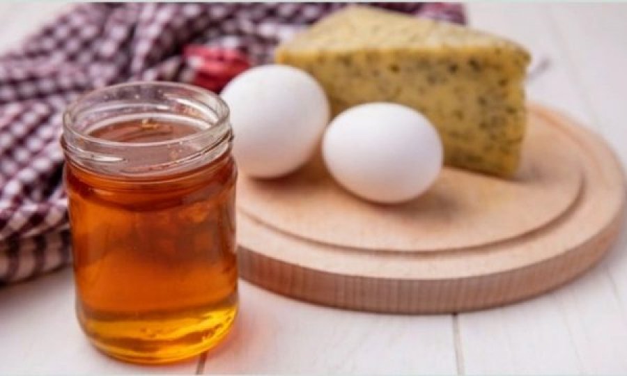 Ushqimet që mund t’i konsumoni në mëngjes dhe ato që duhet t’i shmangni
