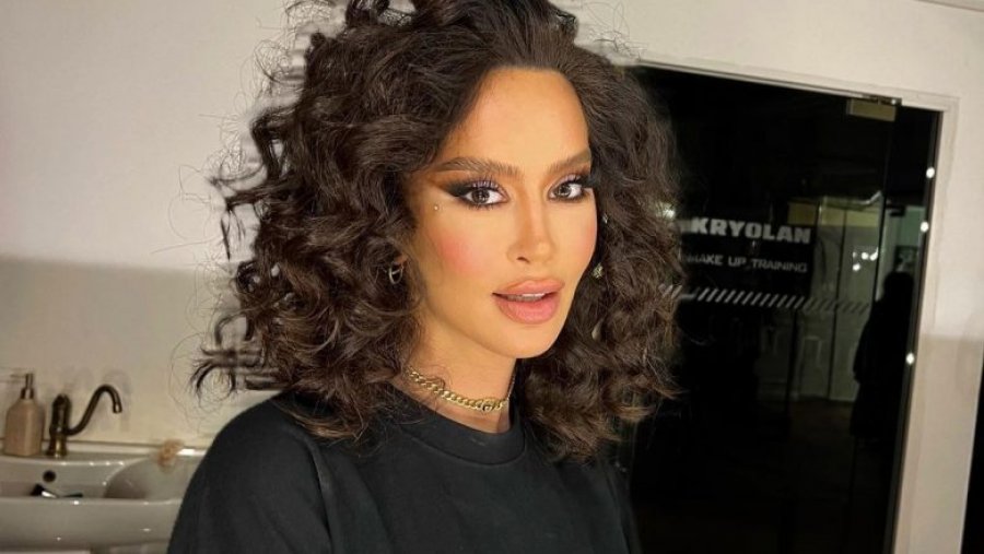 Dafina Zeqiri paralajmëron videoklipe të reja nga këngët e albumit “Dafinë Moj”