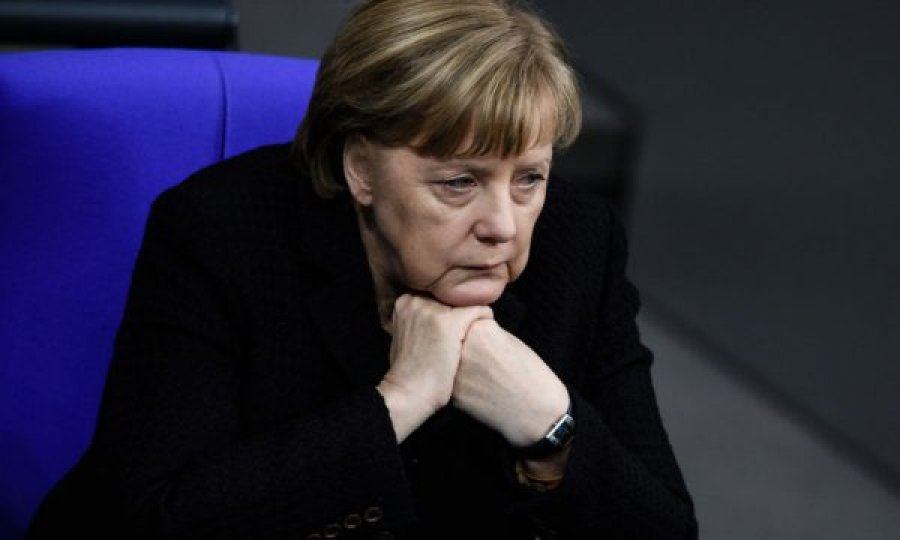 OKB-ja i ofron punë ish-kancelares Merkel