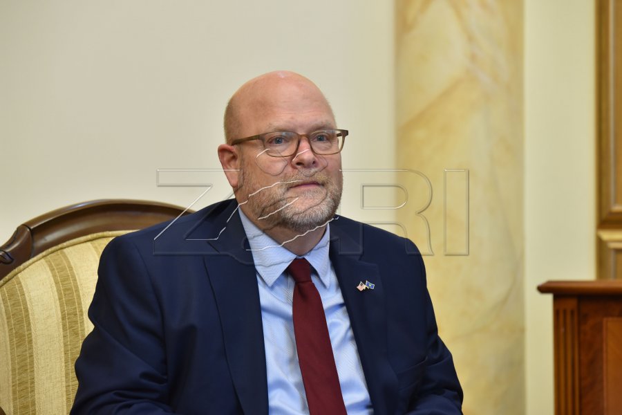 Jemi për formim të Asociacionit, Hovenier: I takon Kosovës të vendosë