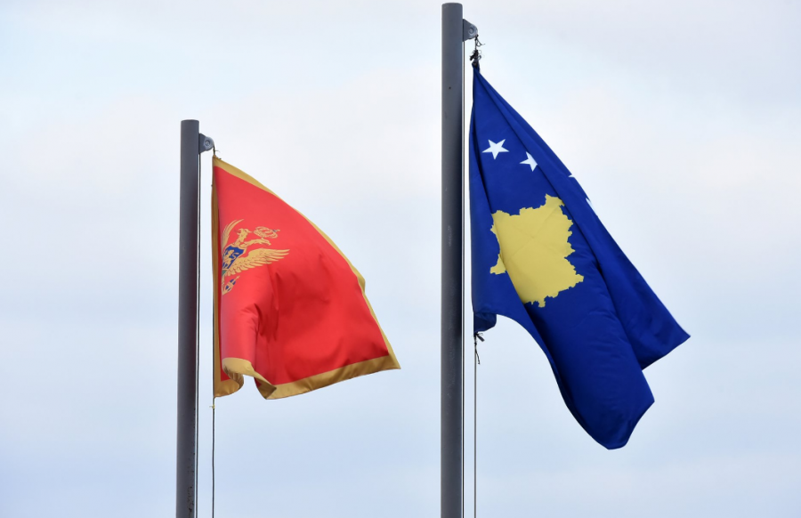 Mali i Zi pezullon vendimin ku kërkoi pasaportë për fëmijët nën 18 vjeç për kalimin e kufirit