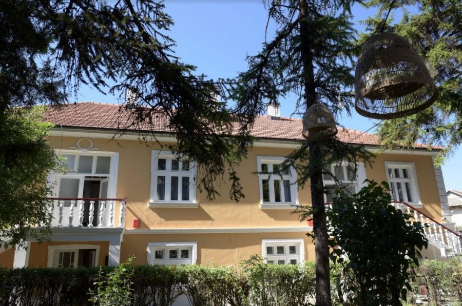 Manifesta hap Qendrën për Praktikë Rrëfyese në ish-bibliotekën “Hivzi Sylejmani”
