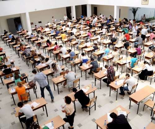 Mbi 19 mijë nxënës i nështrohen Testit të Maturës – i ka 100 pyetje në 4 lëndë 