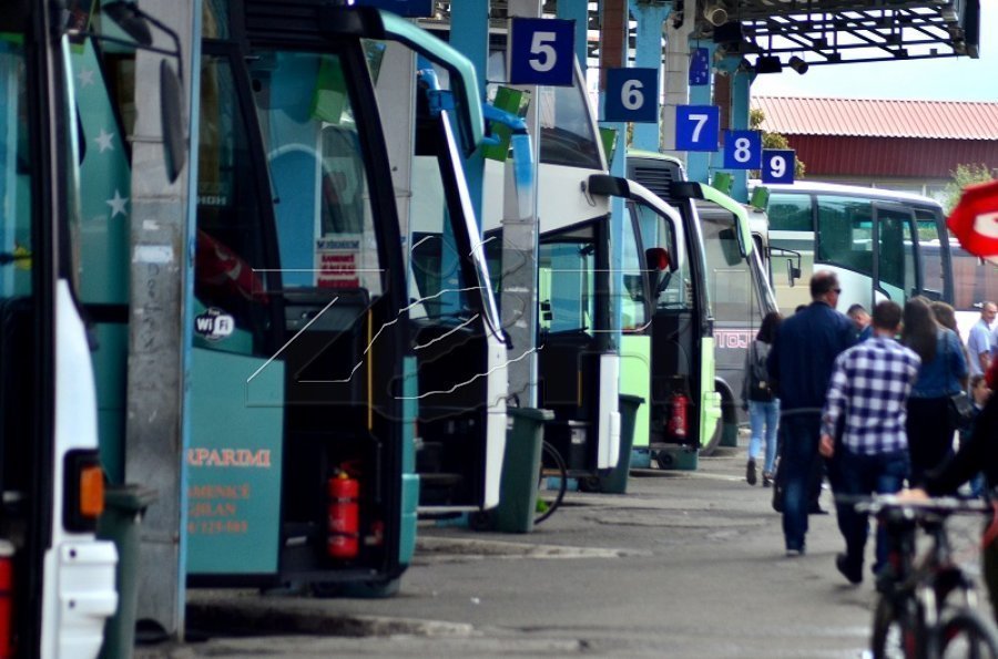 Vërmicë: Nalohet autobusi i linjës Prishtinë-Tiranë, i gjenden medikamente të kontrabanduara [foto]