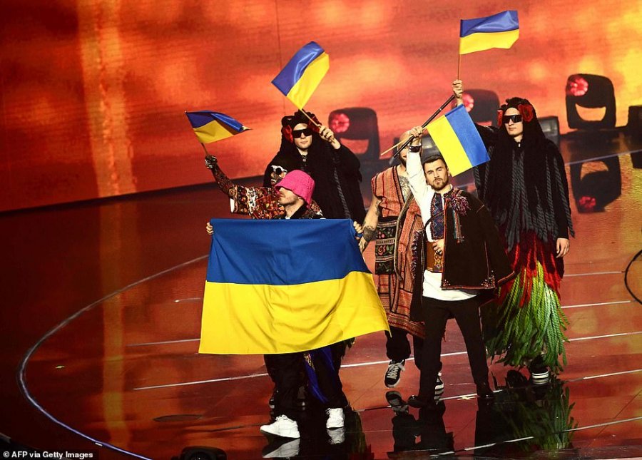 Nga triumfi në Eurovision menjëherë në luftë