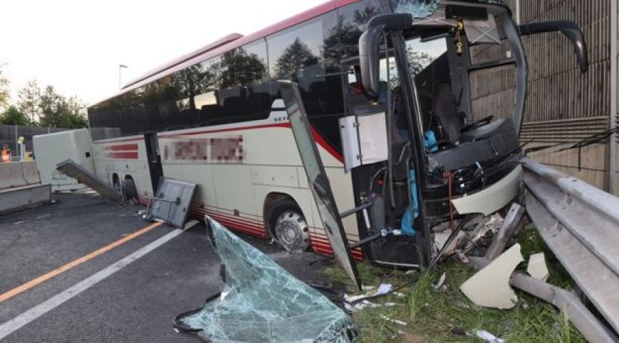 “Shoferi ra në gjumë ose defekt teknik”, dyshimet e para për aksidentin e autobusit nga Kosova në Austri