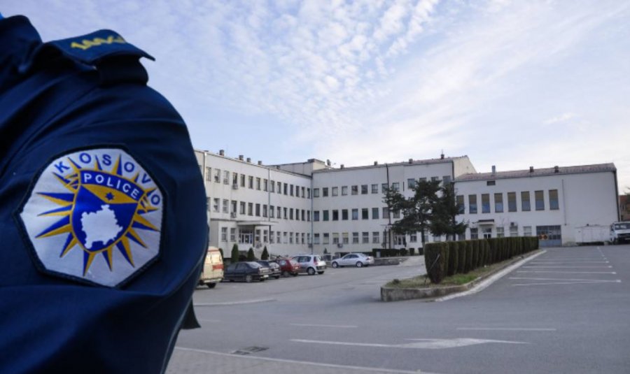 16-vjeçarja nga Kllokoti lind fëmijë, nëna thotë se është i 20-vjeçarit që e detyroi të kryente marrëdhenie seksuale me dhunë
