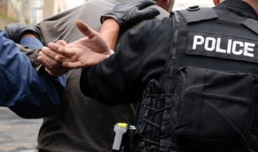 I mashtroi me bileta të udhëtimit, arrestohet 32-vjeçari në Pejë
