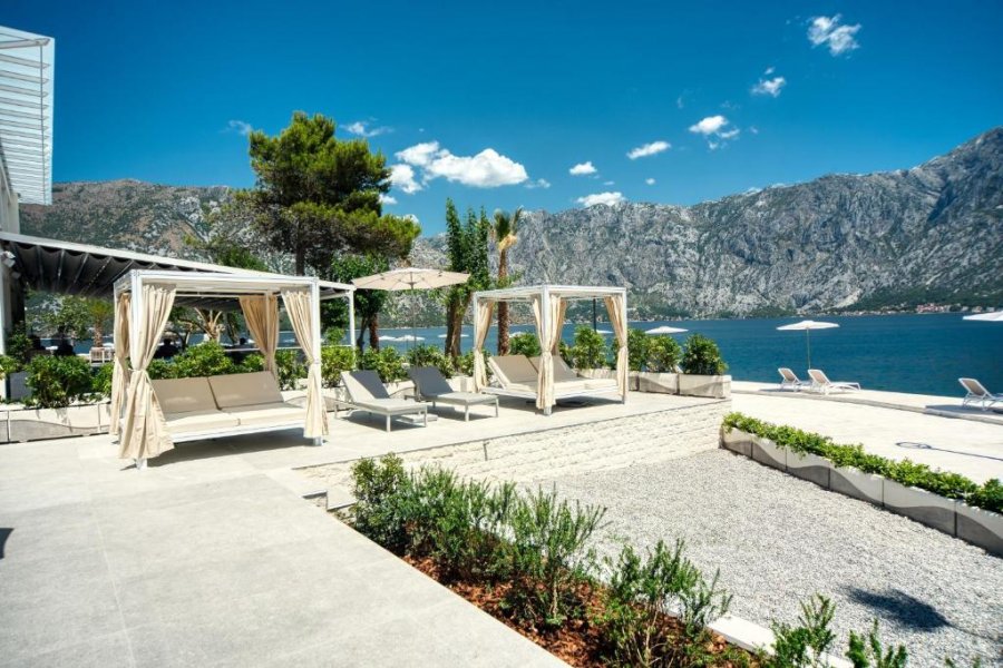 Merr trajtimin e të famshëmve me shërbime të klasit botëror në Blue Kotor Bay