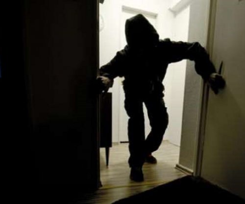 Vjedhje në Llashticë të Gjilanit: Hajnat marrin kasafortën me ari në vlerë prej 15 mijë euro dhe dy armë zjarri