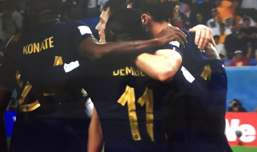 Franca kalon në epërsi, shënon Giroud