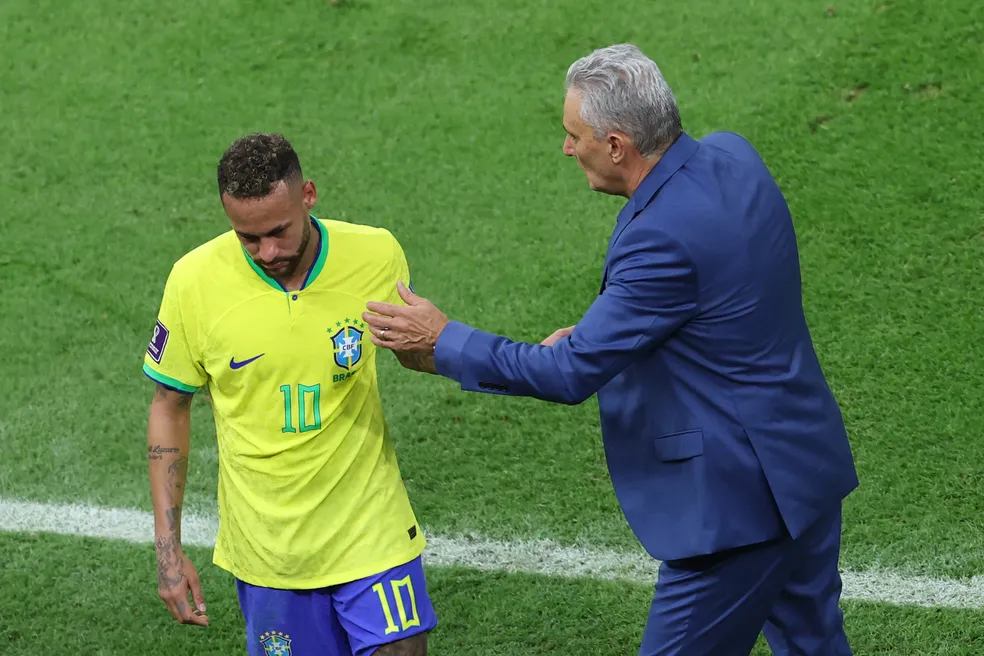 Trajneri i Brazilit flet për lëndimin e Neymarit