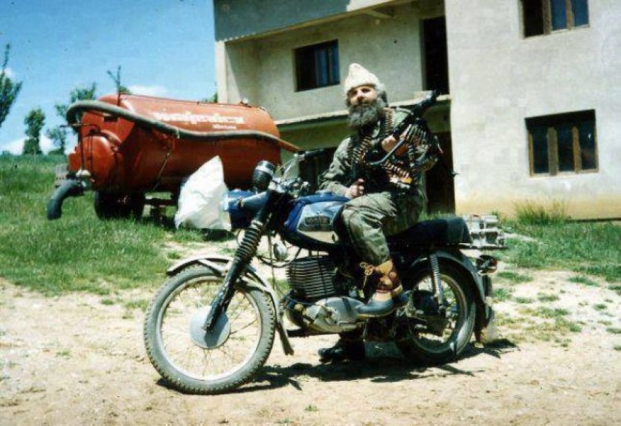 Ditëlindja e Adem Jasharit e bën edhe më të pasur 28 Nëntorin