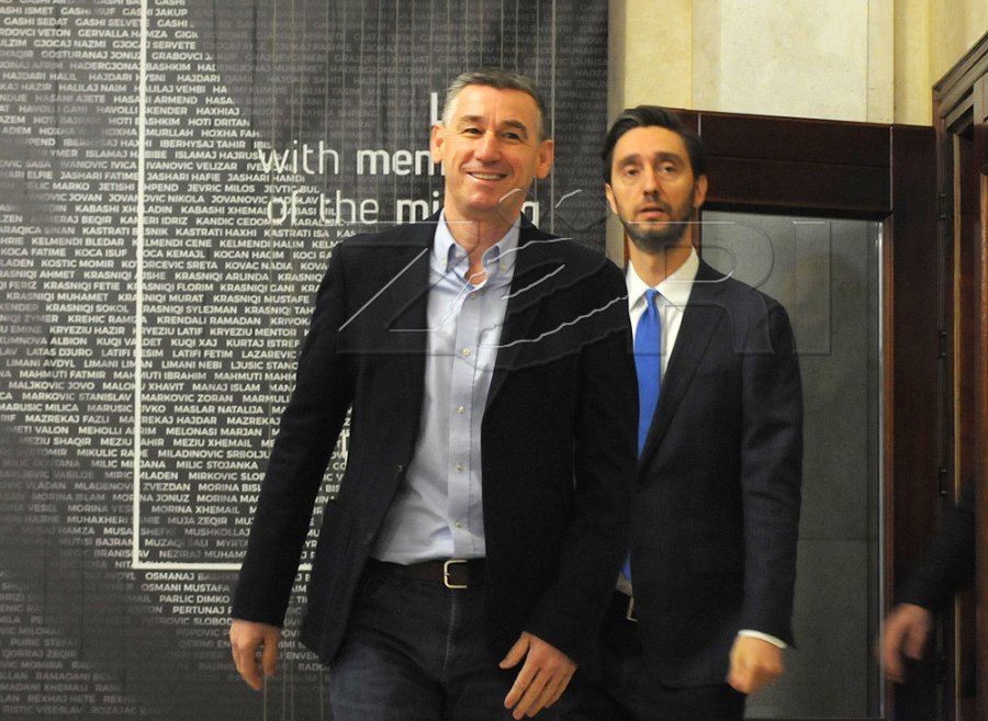 Uran Ismaili uron festën nga Haga, rrëfen takimin emocionues me Kadri Veselin e krerët e tjerë të UÇK-së