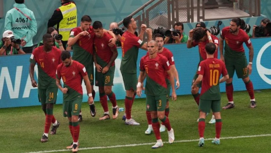 Portugalia triumfon ndaj Uruguait dhe kualifikohet në 1/8 e finales