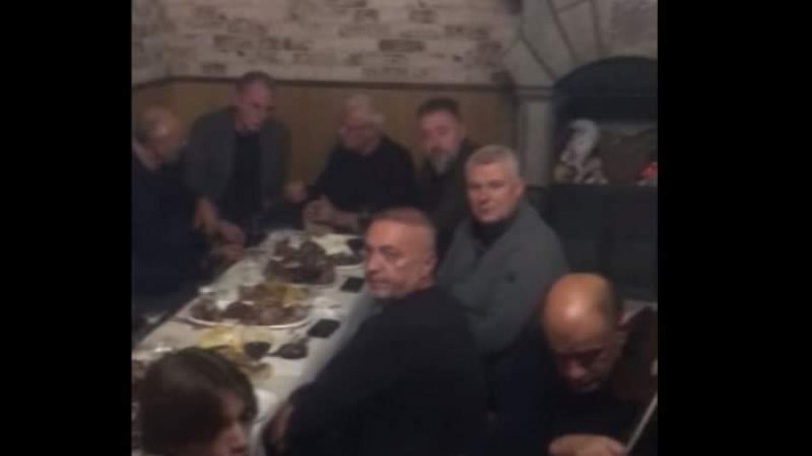 Limaj, Lushtaku e ish-luftëtarë të tjerë të UÇK-së festojnë bashkë 28 Nëntorin në Burojë [video]