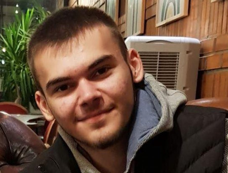 Kërkohet ndihmë për shërimin e 16-vjeçarit, i cili u prek nga sëmundja që ua mori jetën motrës e vëllait të tij