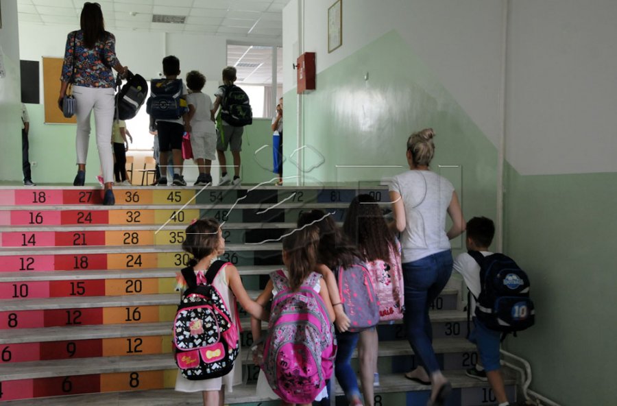 Prindërit e shkollës “Pavarësia” njoftojnë se nga e hëna do t’i dërgojnë fëmijët në shkollë