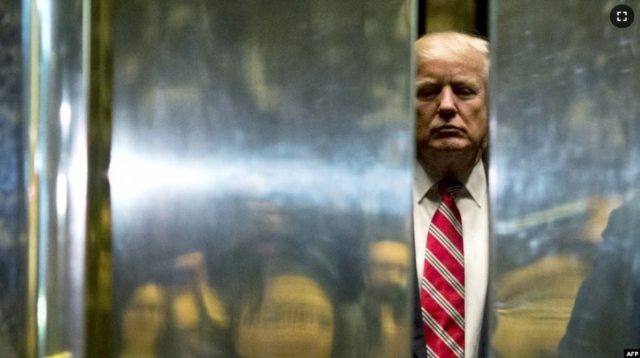 Ish-presidenti Trump akuzohet për mashtrim dhe falsifikim dokumentesh